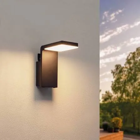Compact solar wall light