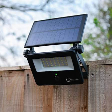 Solar floodlight installation